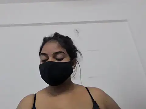 Snapshot of Little_toy_girl chatting on October 5, 8:43 pm Little toy girl online show from October 5, 8:43 pm