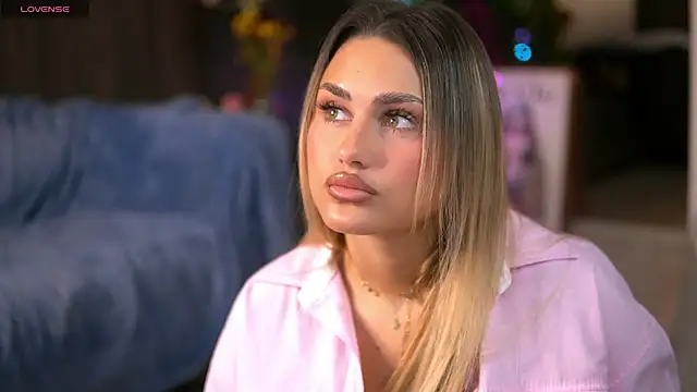 KayaAzur online show from November 6, 5:33 am