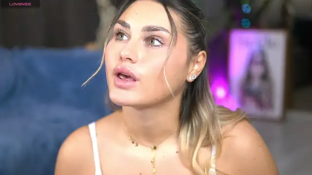 KayaAzur online show from November 11, 5:35 am