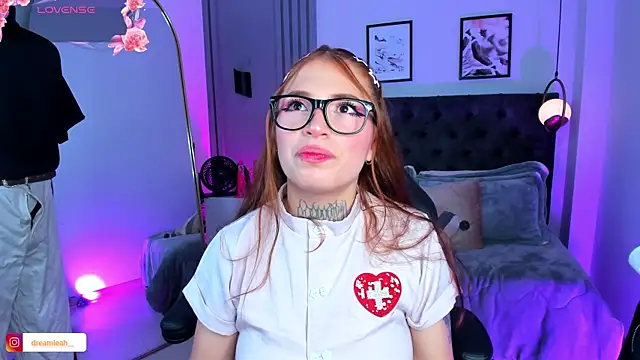 dreamleah  online show from December 19, 6:27 am