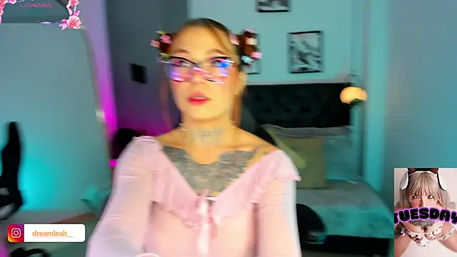 dreamleah  online show from January 19, 5:33 am