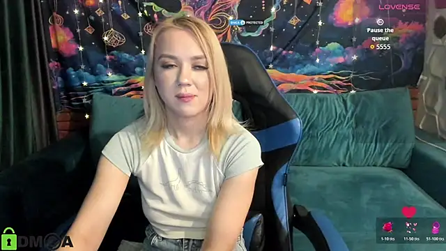 CrystalGirl99 online show from March 10, 7:45 am