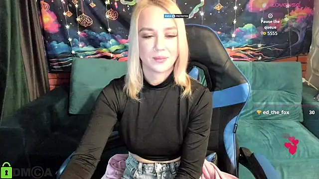 CrystalGirl99 online show from April 10, 7:15 am