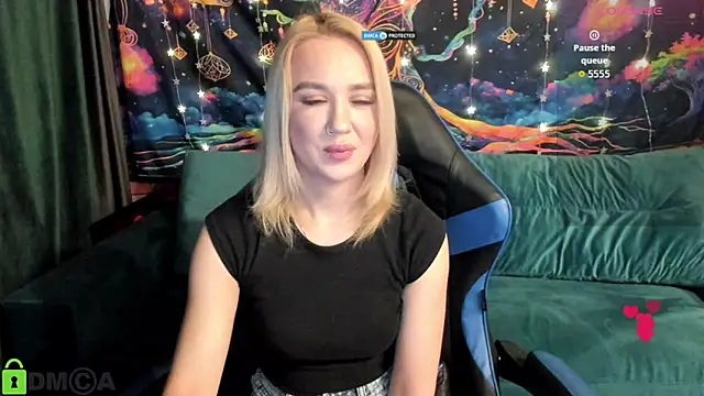 CrystalGirl99 online show from April 4, 7:04 am