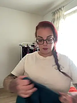 Snapshot of Miss_Lucifer6 chatting on June 8, 12:27 pm Miss Lucifer6 online show from June 8, 12:27 pm