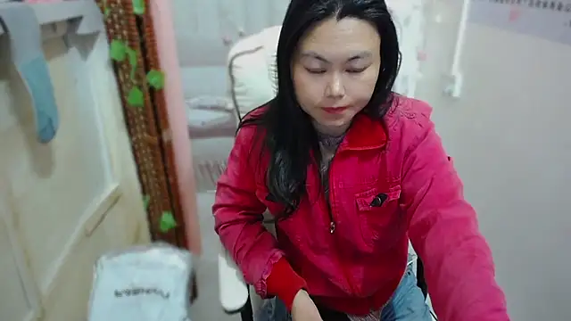 KateCondon online show from March 18, 11:24 am