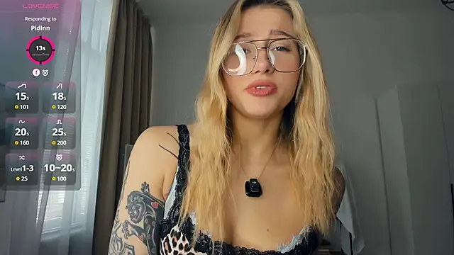Snapshot of FaaBinaa chatting on June 16, 10:04 am FaaBinaa online show from June 16, 10:04 am
