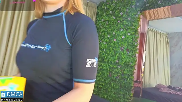 nena cupcake  online show from March 11, 11:15 am