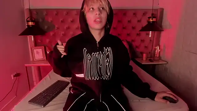 OliIverr22 online show from November 29, 12:05 pm