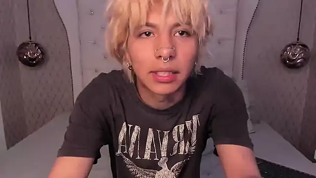 OliIverr22 online show from October 27, 5:25 pm