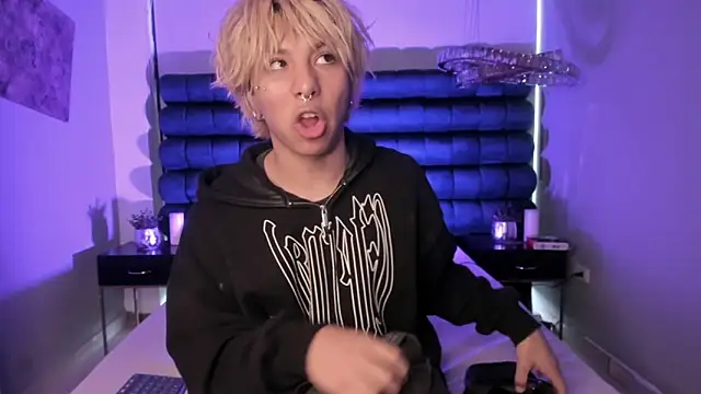 OliIverr22 online show from December 18, 11:47 am