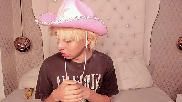 OliIverr22 online show from October 18, 12:07 pm