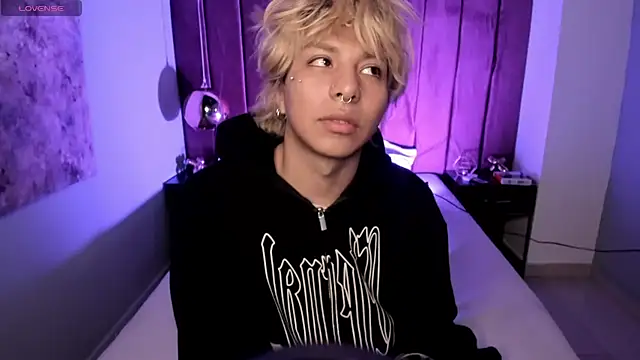 OliIverr22 online show from December 16, 12:09 pm