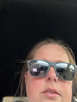 hornykitty1210 online show from November 5, 8:12 pm