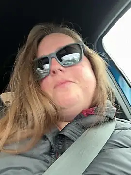 hornykitty1210 online show from November 3, 5:16 pm