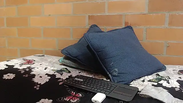 Montserrat Jay online show from February 21, 3:14 pm