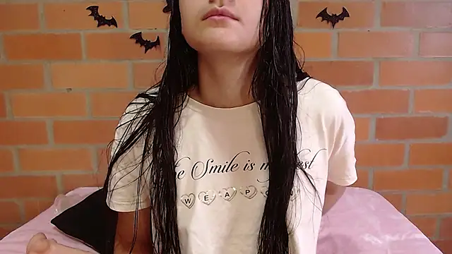 Montserrat Jay online show from October 29, 1:54 pm