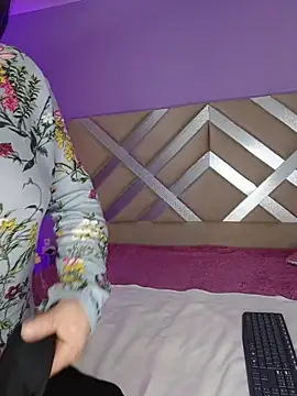 Snapshot of Alana_steel_1 chatting on November 12, 12:09 pm Alana steel 1 online show from November 12, 12:09 pm