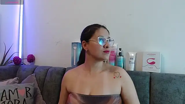 Alana steel 1 online show from March 31, 7:38 pm