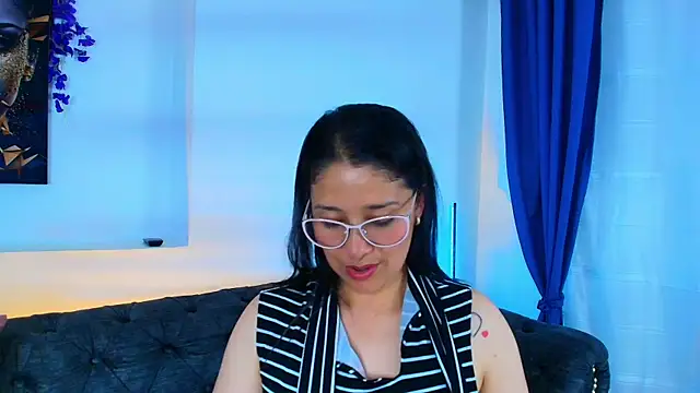 Snapshot of Alana_steel_1 chatting on December 13, 8:04 pm Alana steel 1 online show from December 13, 8:04 pm