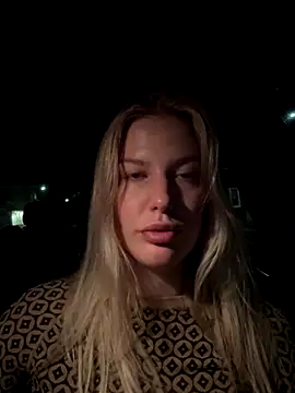 Snapshot of Chloemillerrxx chatting on September 18, 3:42 am Chloemillerrxx online show from September 18, 3:42 am