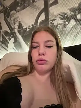 Chloemillerrxx online show from January 5, 5:27 pm
