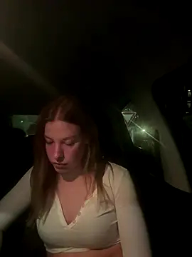 Chloemillerrxx online show from November 16, 8:24 pm