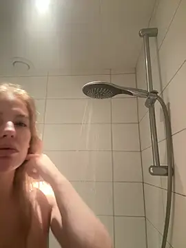 Chloemillerrxx online show from January 13, 2:43 pm