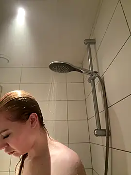 Chloemillerrxx online show from November 23, 1:32 pm