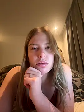 Chloemillerrxx online show from December 14, 9:20 pm