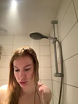 Chloemillerrxx online show from December 22, 4:07 pm