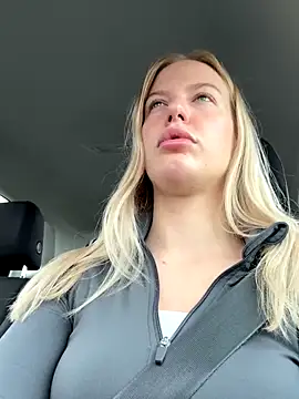 Snapshot of Chloemillerrxx chatting on September 13, 2:17 pm Chloemillerrxx online show from September 13, 2:17 pm