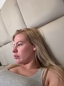 Snapshot of Chloemillerrxx chatting on September 13, 1:49 am Chloemillerrxx online show from September 13, 1:49 am