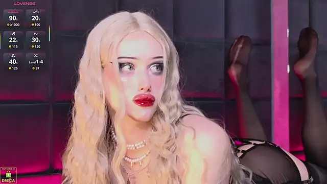 Snapshot of RoxyKyper chatting on December 19, 3:36 pm RoxyKyper online show from December 19, 3:36 pm