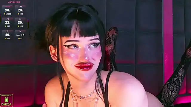 Snapshot of RoxyKyper chatting on December 3, 3:44 pm RoxyKyper online show from December 3, 3:44 pm