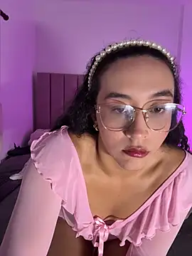 Snapshot of alehia_cute chatting on May 6, 11:31 pm alehia cute online show from May 6, 11:31 pm