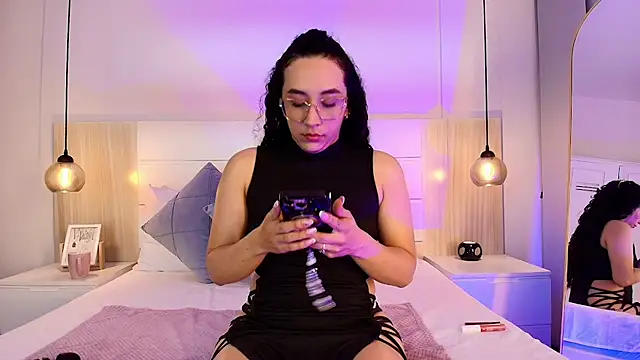Snapshot of alehia_cute chatting on September 30, 10:05 pm alehia cute online show from September 30, 10:05 pm