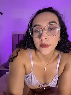 Snapshot of alehia_cute chatting on May 16, 10:09 pm alehia cute online show from May 16, 10:09 pm