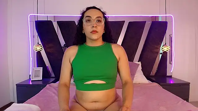 alehia cute online show from April 8, 9:05 pm