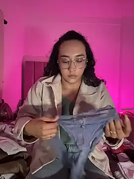 Snapshot of alehia_cute chatting on May 29, 12:38 am alehia cute online show from May 29, 12:38 am