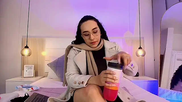 Snapshot of alehia_cute chatting on October 10, 10:43 pm alehia cute online show from October 10, 10:43 pm