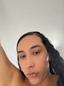 Snapshot of alehia_cute chatting on June 12, 9:56 pm alehia cute online show from June 12, 9:56 pm