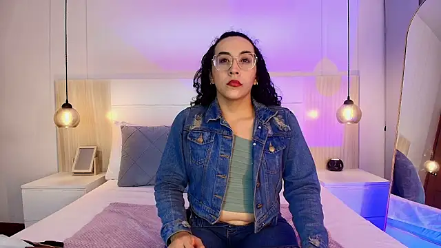 Snapshot of alehia_cute chatting on October 8, 12:34 am alehia cute online show from October 8, 12:34 am