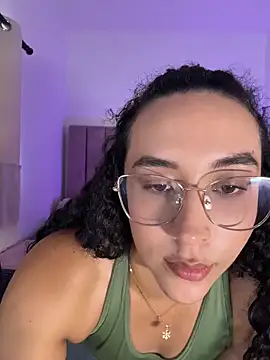 Snapshot of alehia_cute chatting on May 15, 8:07 pm alehia cute online show from May 15, 8:07 pm