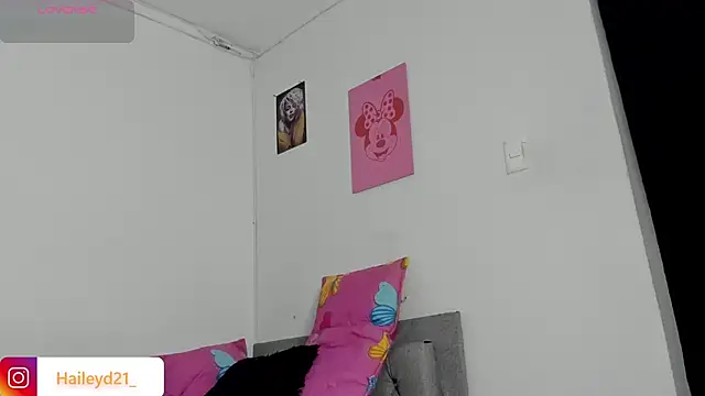 HaileyDuke online show from February 18, 11:56 pm