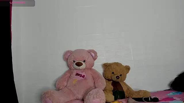 HaileyDuke online show from April 8, 12:01 am