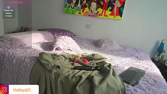 HaileyDuke online show from November 8, 12:42 pm