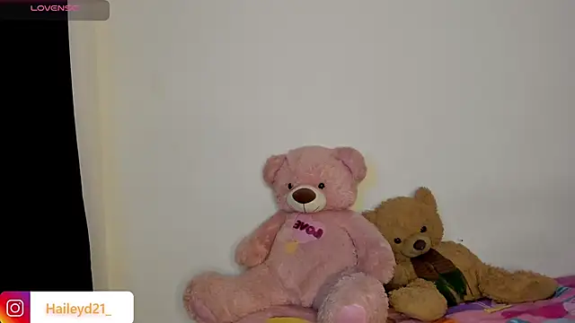 HaileyDuke online show from March 28, 12:11 am