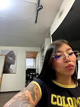 Snapshot of Maddy_Piink chatting on November 21, 9:36 pm Maddy Piink online show from November 21, 9:36 pm