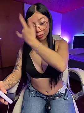 Snapshot of Maddy_Piink chatting on September 18, 10:24 pm Maddy Piink online show from September 18, 10:24 pm